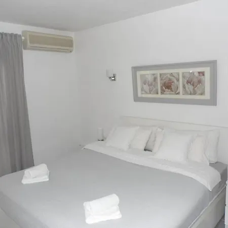 Emerald House- In Albufeira
