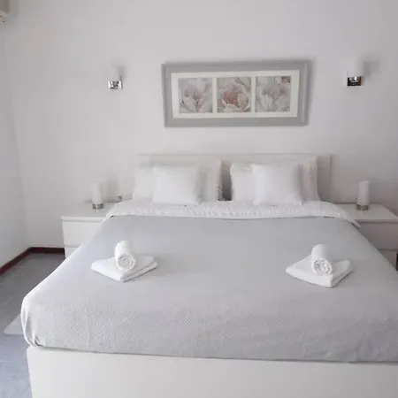 Emerald House- In Albufeira