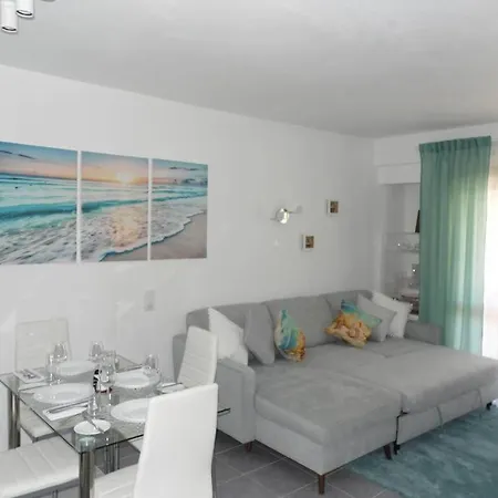 Apartment Emerald House- In *